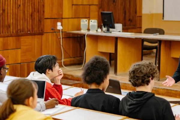 This article explains how high school grades improve when students combine subject knowledge with effective learning strategies and a growth mindset, anchored b...