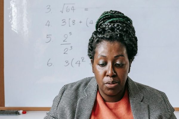This guide explains how to design, build, and sell a high-impact critical thinking course using the Thinkific online course platform. It starts by showing why c...