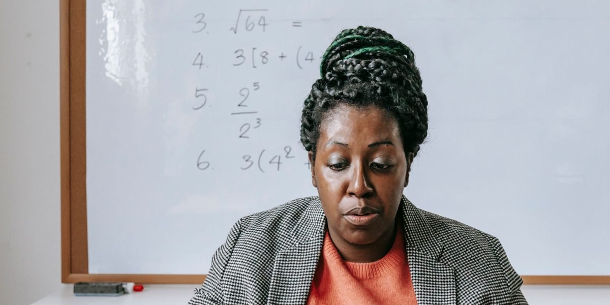 This guide explains how to design, build, and sell a high-impact critical thinking course using the Thinkific online course platform. It starts by showing why c...