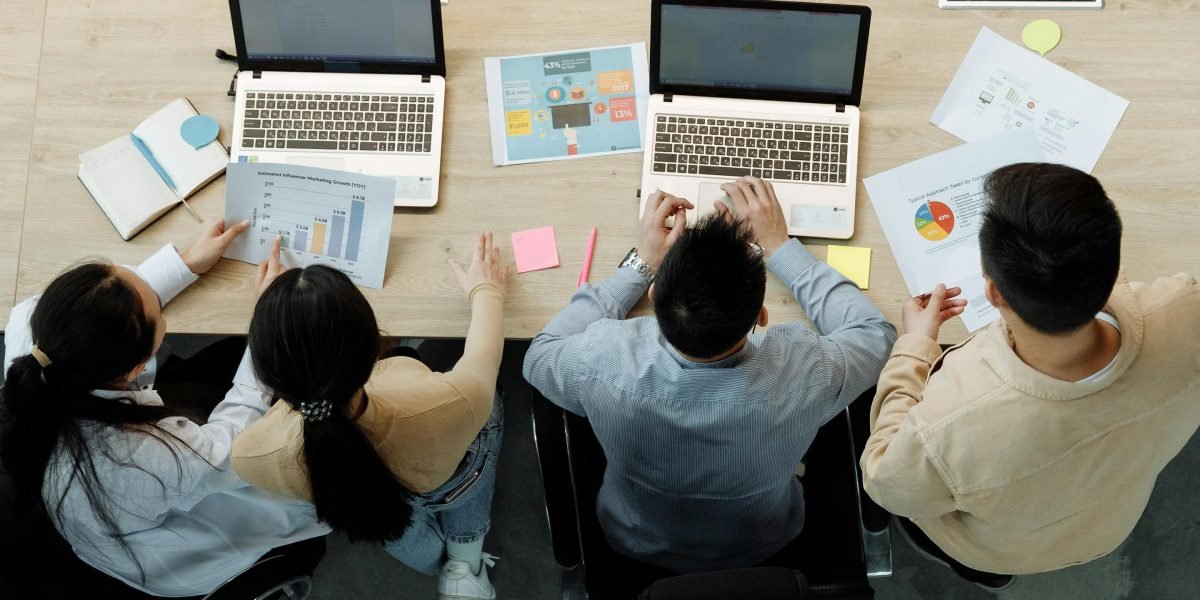 This article compares two paths for building critical thinking in 2026: the cohort‑based, transformative programs of Brave Thinking Institute and the flexible,...