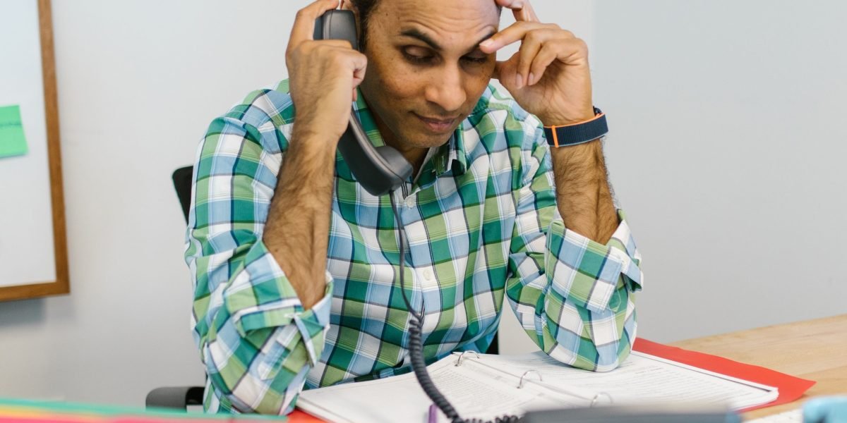 Many online students grapple with information overload and complex assignments, leading to feelings of being overwhelmed.