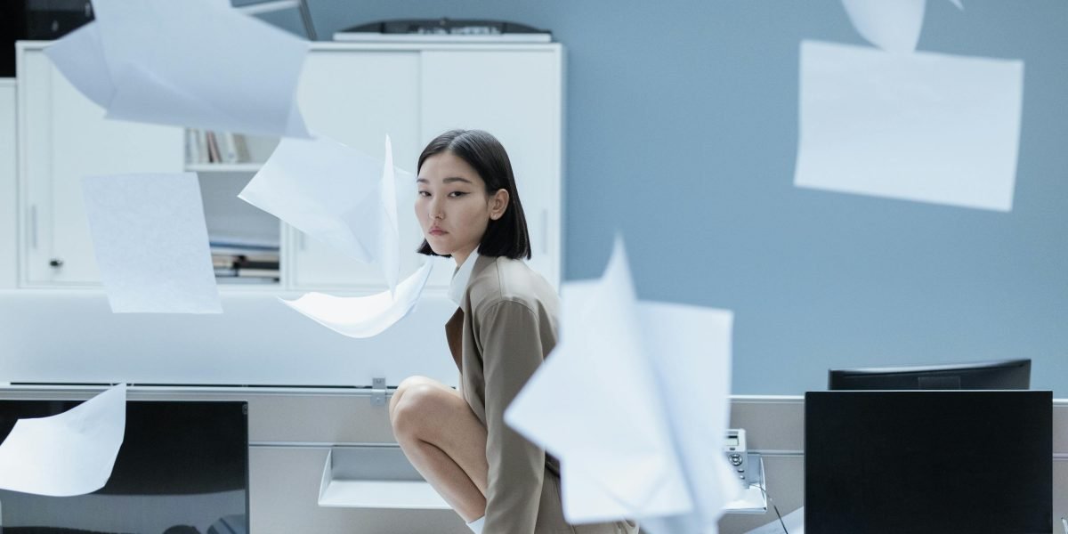 An individual effectively navigating a high volume of digital information without feeling overwhelmed.