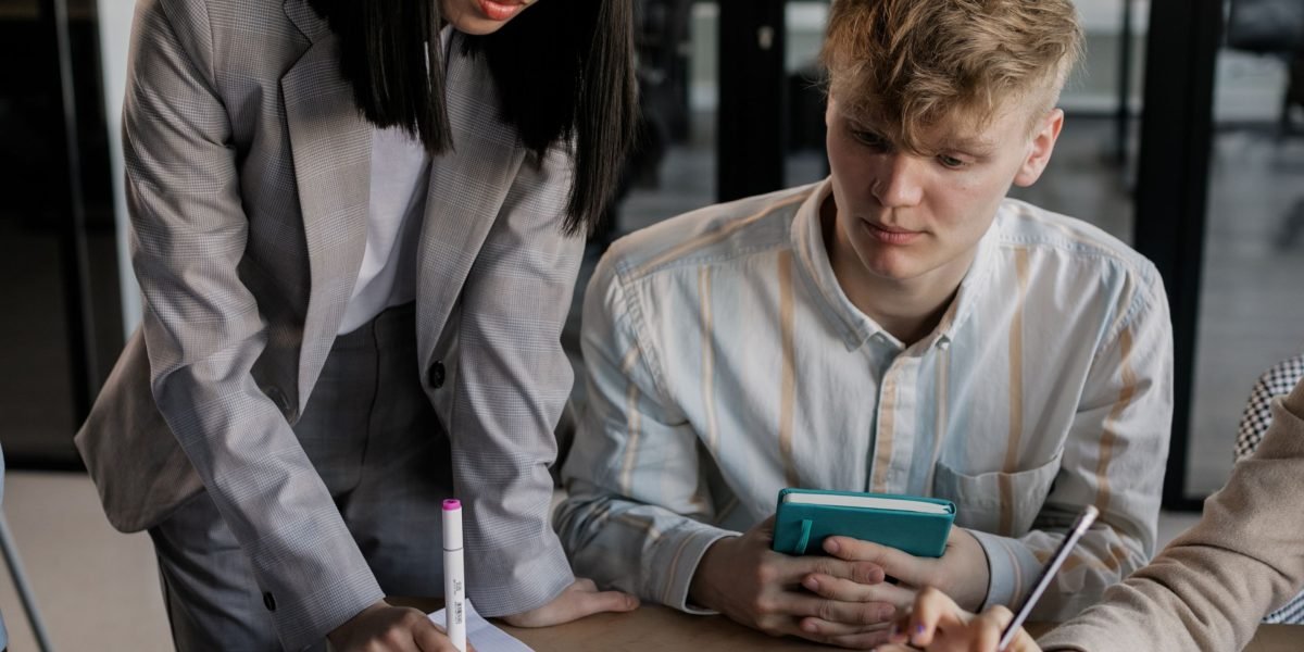 Professionals using structured thinking to improve decision-making and problem-solving in a team environment.