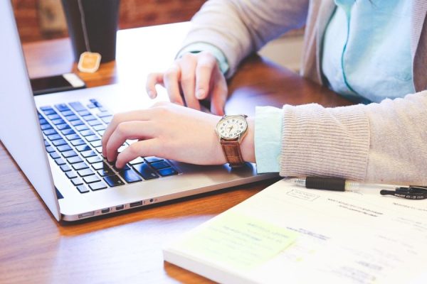 This guide shows how to choose online graphic design training without falling for marketing hype by using a structured, evidence-based method: the Value Reinfor...