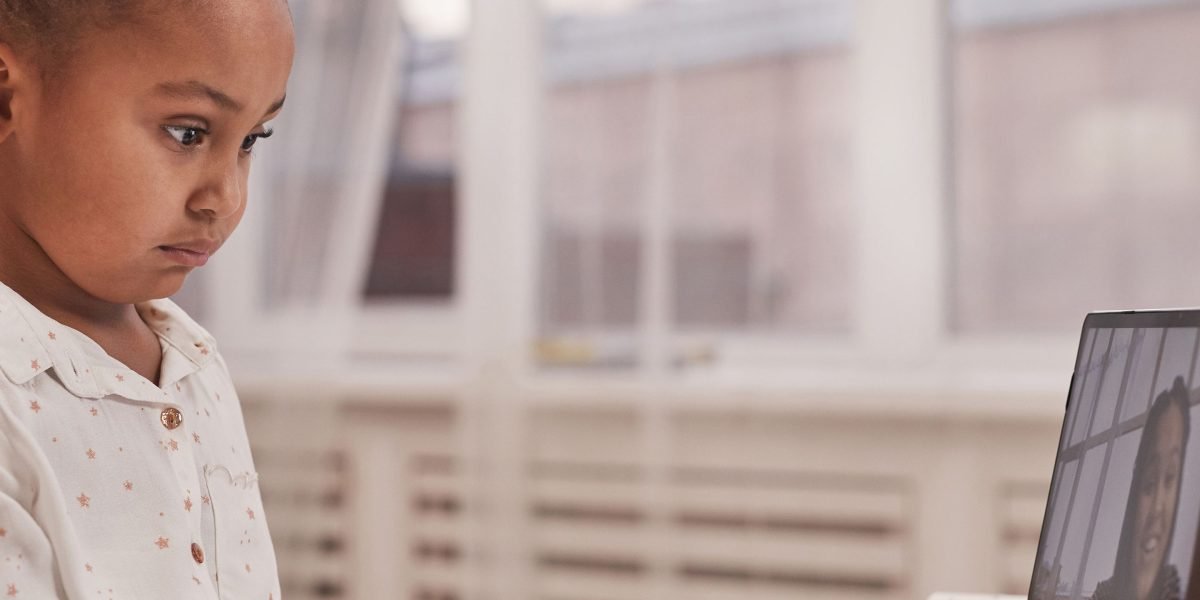 A student engages with online learning, actively analyzing information from their home environment.